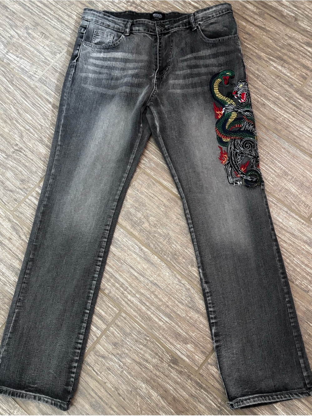 Men’s  Black Washed Jeans with Snake & Tiger Embroidery new without tags 34x32